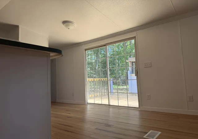 Photo 3 of Single family home for sale at 38 Wood Lake Dr, Murray, KY 42071 | MLS# 26024002 | Listing updated on 2026-09-01