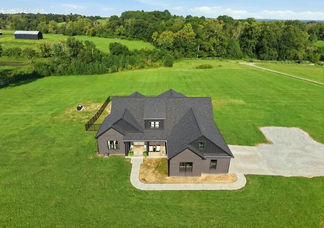 Photo 3 of Sale Pending at 4780 Lawrenceburg Rd, Frankfort, KY 40601 | MLS# 26023750 | Listing updated on 2026-09-19