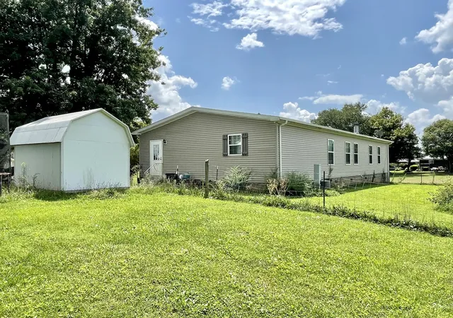 Photo 3 of Single family home for sale at 190 Whitaker Rd, Somerset, KY 42503 | MLS# 26023960 | Listing updated on 2026-09-04