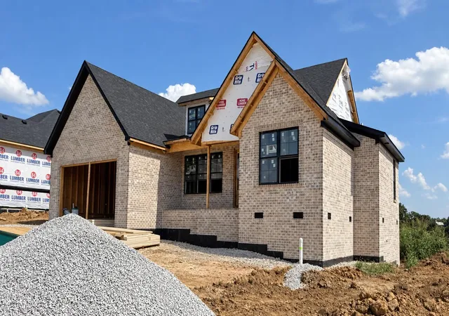 Photo 3 of Single family home for sale at 211 Lexwood Ln, Richmond, KY 40475 | MLS# 26024634 | Listing updated on 2026-09-14