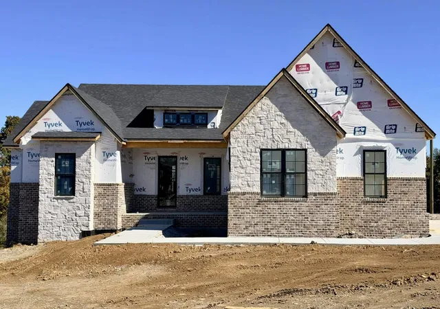 Photo 1 of Single family home for sale at 2037 West Ct, Richmond, KY 40475 | MLS# 26024638 | Listing updated on 2026-10-21