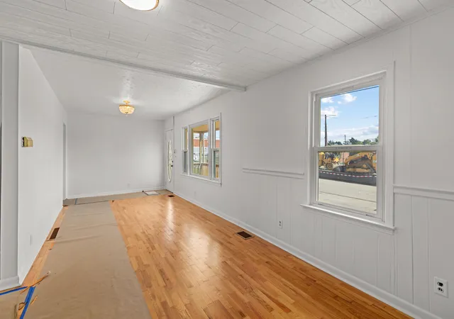 Photo 3 of Single family home for sale at 323 1/2 Lincoln St, Lawrenceburg, KY 40342 | MLS# 26023858 | Listing updated on 2026-09-15