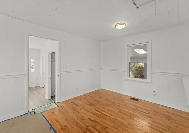 Photo 3 of Single family home for sale at 323 1/2 Lincoln St, Lawrenceburg, KY 40342 | MLS# 26023858 | Listing updated on 2026-10-08