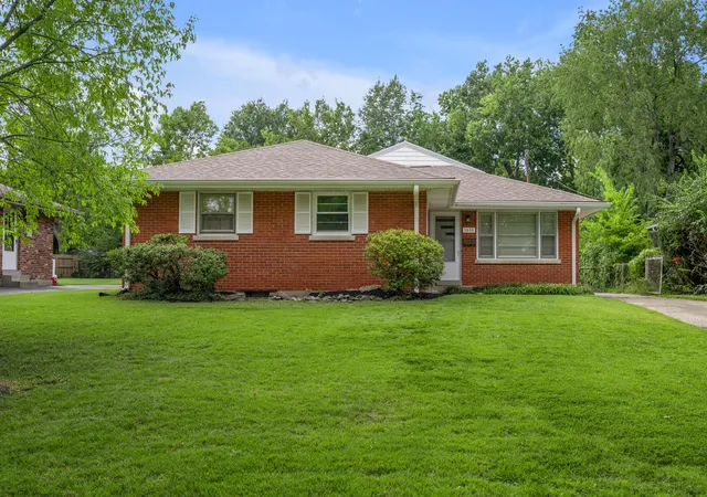 Photo 2 of Sale Pending at 2453 Eastway Dr, Lexington, KY 40503 | MLS# 26024001 | Listing updated on 2026-09-13