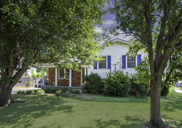 Photo 1 of Single family home for sale at 102 Merewood Dr, Versailles, KY 40383 | MLS# 26024452 | Listing updated on 2026-09-04