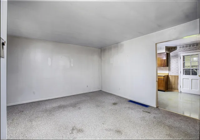 Photo 2 of Single family home for sale at 102 Merewood Dr, Versailles, KY 40383 | MLS# 26024452 | Listing updated on 2026-09-04