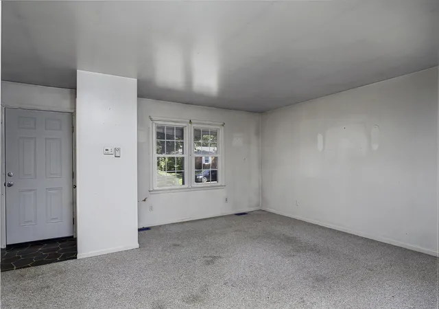 Photo 3 of Single family home for sale at 102 Merewood Dr, Versailles, KY 40383 | MLS# 26024452 | Listing updated on 2026-09-22