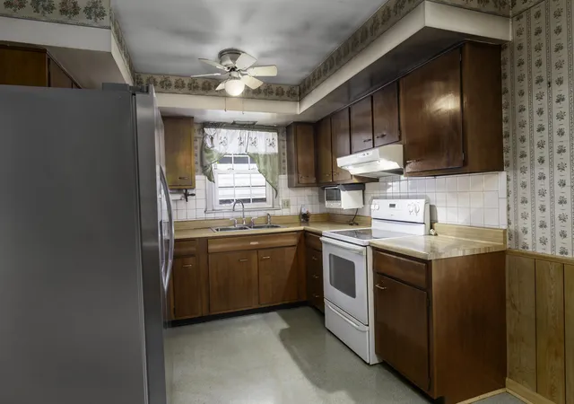 Photo 3 of Single family home for sale at 102 Merewood Dr, Versailles, KY 40383 | MLS# 26024452 | Listing updated on 2026-10-29