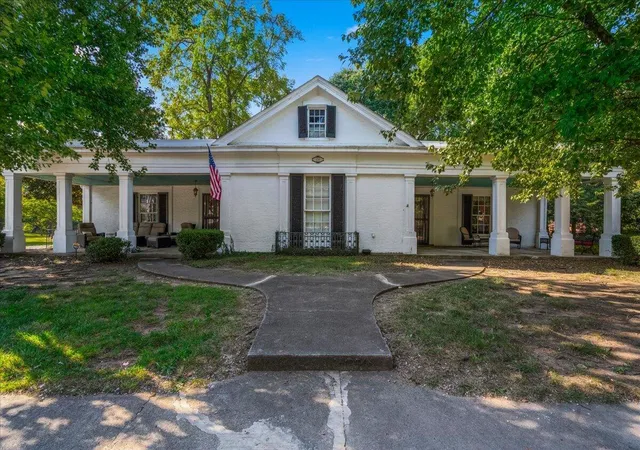 Photo 1 of Single family home for sale at 416 E Main St, Georgetown, KY 40324 | MLS# 26023996 | Listing updated on 2026-09-12