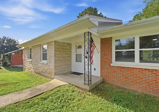 Photo 3 of Sale Pending at 207 W Main St, Wilmore, KY 40390 | MLS# 26025384 | Listing updated on 2026-10-12