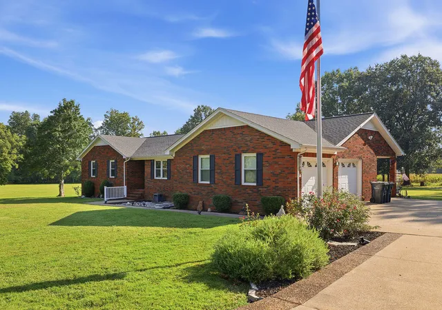 Photo 1 of Sale Pending at 1040 S Gum Springs Rd, Paducah, KY 42001 | MLS# 26024235 | Listing updated on 2026-09-07