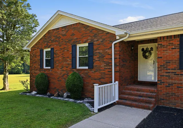 Photo 2 of Sale Pending at 1040 S Gum Springs Rd, Paducah, KY 42001 | MLS# 26024235 | Listing updated on 2026-09-07
