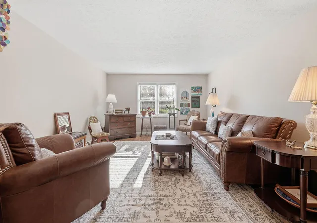 Photo 2 of Sale Pending at 1040 S Gum Springs Rd, Paducah, KY 42001 | MLS# 26024235 | Listing updated on 2026-09-07