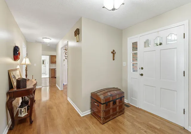 Photo 3 of Sale Pending at 1040 S Gum Springs Rd, Paducah, KY 42001 | MLS# 26024235 | Listing updated on 2026-09-07