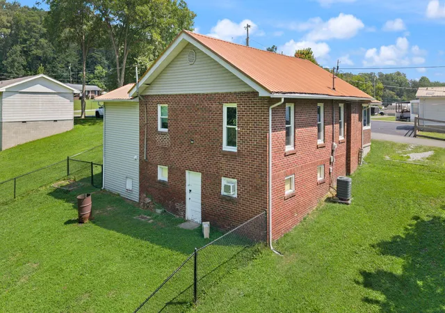 Photo 3 of Sale Pending at 541 W Wentworth St, Corbin, KY 40701 | MLS# 26024135 | Listing updated on 2026-09-07