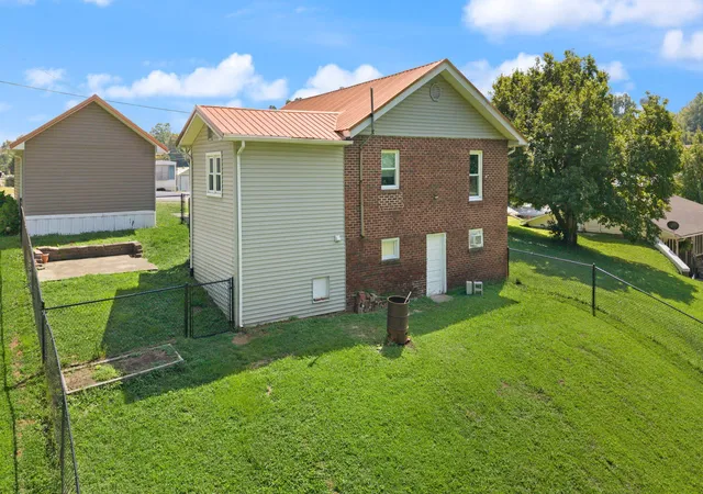 Photo 3 of Sale Pending at 541 W Wentworth St, Corbin, KY 40701 | MLS# 26024135 | Listing updated on 2026-09-07