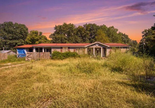 Photo 3 of Sale Pending at 361, 363 365 New Fox Rd, Irvine, KY 40336 | MLS# 26024401 | Listing updated on 2026-09-07