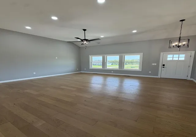 Photo 2 of Single family home for sale at 170 Lone Oak Ct, Somerset, KY 42503 | MLS# 26024092 | Listing updated on 2026-09-11