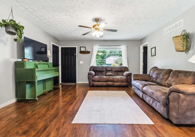 Photo 2 of Single family home for sale at 41 Rose Of Sharon Dr, Whitley City, KY 42653 | MLS# 26024268 | Listing updated on 2026-09-07