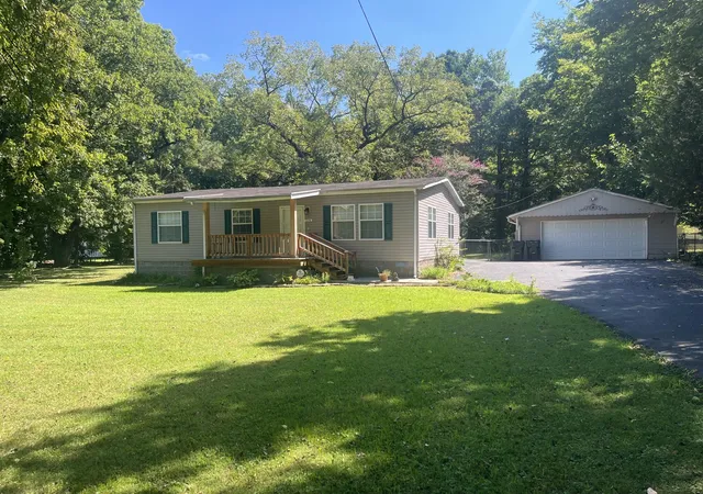 Photo 1 of Sale Pending at 1226 Yarbro Ln, Paducah, KY 42003 | MLS# 26023954 | Listing updated on 2026-09-07