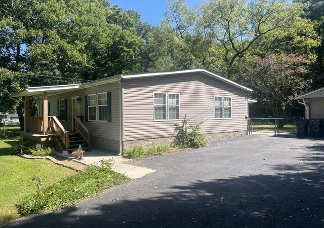 Photo 2 of Sale Pending at 1226 Yarbro Ln, Paducah, KY 42003 | MLS# 26023954 | Listing updated on 2026-09-07
