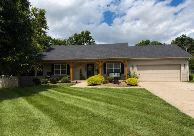 Single family home for sale at 213 Kevin Dr, Nicholasville, KY 40356 | MLS# 26024470
