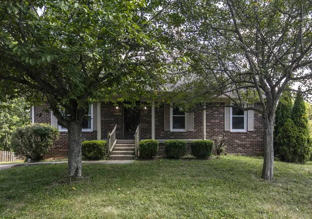 Photo 2 of Single family home for sale at 4904 Denmoor Ct, Lexington, KY 40513 | MLS# 26024689 | Listing updated on 2026-09-08