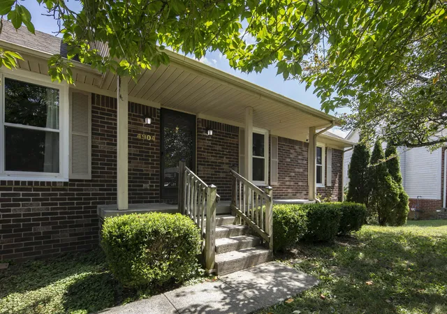 Photo 3 of Single family home for sale at 4904 Denmoor Ct, Lexington, KY 40513 | MLS# 26024689 | Listing updated on 2026-09-08