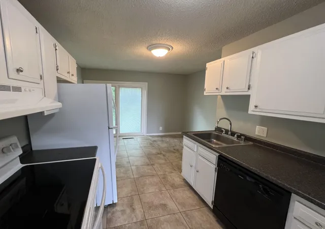 Photo 4 of House for sale at 1304 1306 Diuguid Dr, Murray, KY 42071 | MLS# 26024576 | Listing updated on 2026-09-08