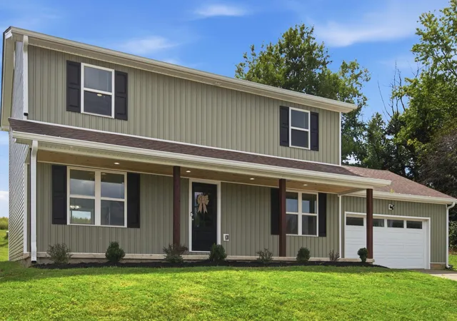 Photo 2 of Single family home for sale at 1017 Regency Rd, Danville, KY 40422 | MLS# 26024748 | Listing updated on 2026-09-13