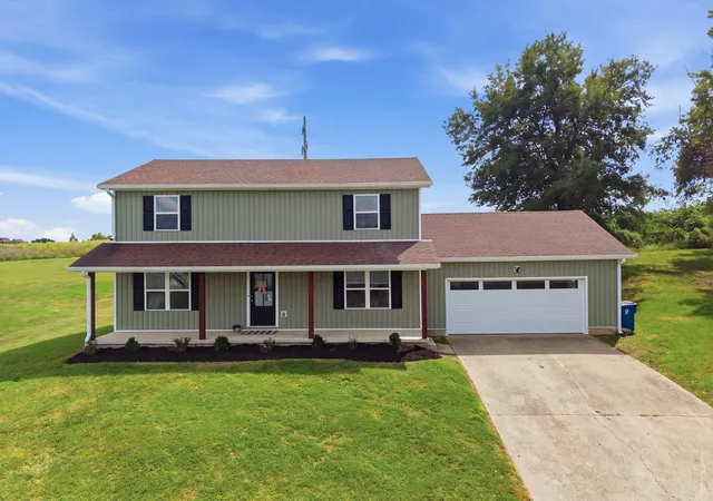Photo 2 of Single family home for sale at 1017 Regency Rd, Danville, KY 40422 | MLS# 26024748 | Listing updated on 2026-09-13