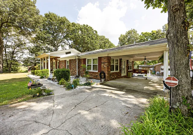 Photo 3 of Single family home for sale at 1015 Ky 698, Stanford, KY 40484 | MLS# 26024301 | Listing updated on 2026-09-04