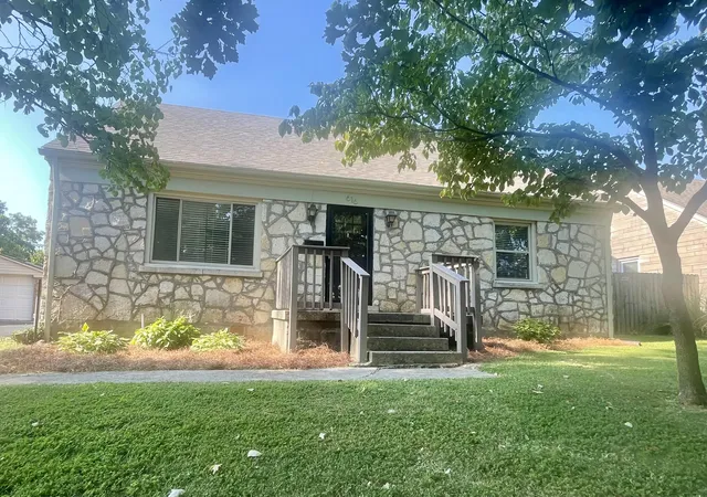 Photo 1 of Sale Pending at 616 Springridge Dr, Lexington, KY 40503 | MLS# 26024033 | Listing updated on 2026-09-05