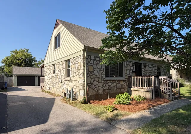 Photo 3 of Sale Pending at 616 Springridge Dr, Lexington, KY 40503 | MLS# 26024033 | Listing updated on 2026-09-05