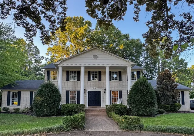 Photo 1 of Single family home for sale at 721 E College St, Mayfield, KY 42066 | MLS# 26024025 | Listing updated on 2026-09-02