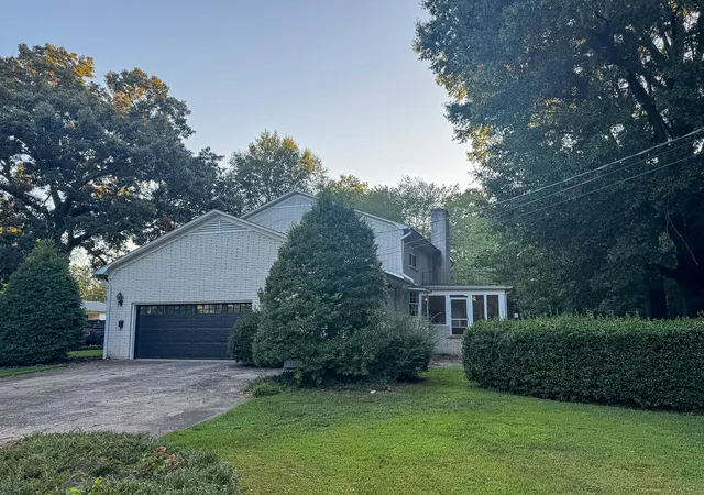 Photo 4 of Single family home for sale at 721 E College St, Mayfield, KY 42066 | MLS# 26024025 | Listing updated on 2026-09-02