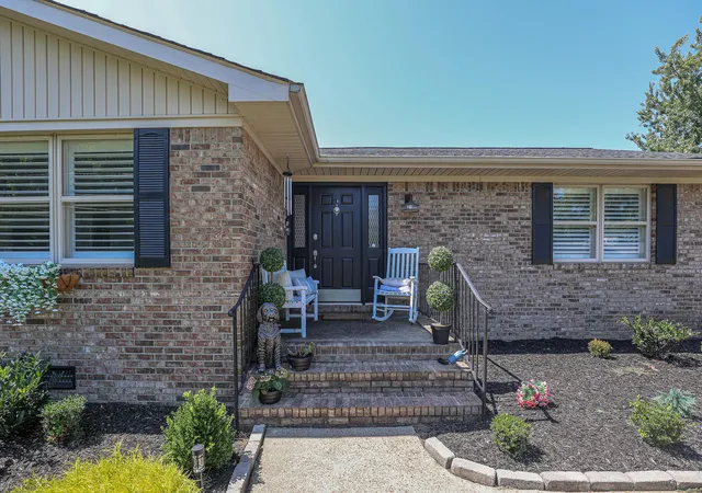 Photo 3 of Sale Pending at 135 Brookfield Dr, Paducah, KY 42001 | MLS# 26024152 | Listing updated on 2026-09-14