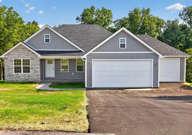Photo 1 of Single family home for sale at 231 Lakeland Dr, Harrodsburg, KY 40330 | MLS# 26023946 | Listing updated on 2026-09-04