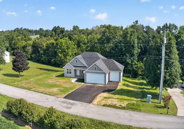 Photo 2 of Single family home for sale at 231 Lakeland Dr, Harrodsburg, KY 40330 | MLS# 26023946 | Listing updated on 2026-09-04
