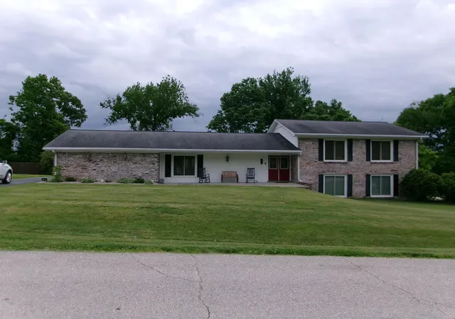 Single family home for sale at 47 Timberlawn Cir, Frankfort, KY 40601 | MLS# 26023902 | Listing updated on 2026-09-01