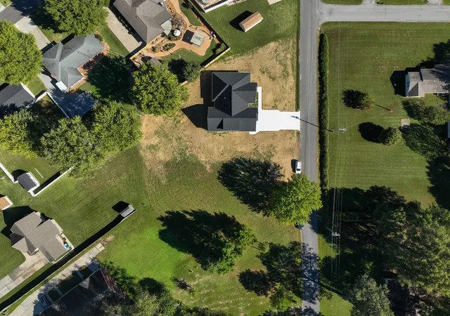 Photo 2 of Single family home for sale at 1375 Massac Church Rd, Paducah, KY 42001 | MLS# 26027794 | Listing updated on 2026-10-23