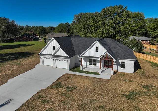 Photo 3 of Single family home for sale at 1375 Massac Church Rd, Paducah, KY 42001 | MLS# 26027794 | Listing updated on 2026-10-23