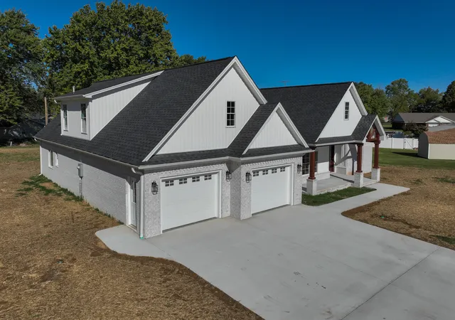 Photo 4 of Single family home for sale at 1375 Massac Church Rd, Paducah, KY 42001 | MLS# 26027794 | Listing updated on 2026-10-23