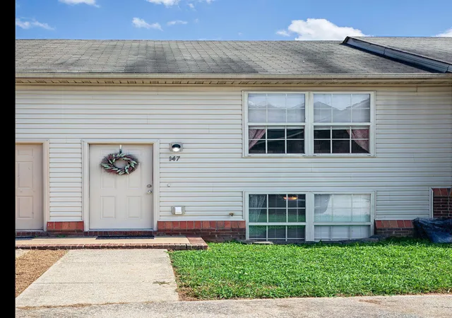 Townhouse for sale at 147 May Ct, Nicholasville, KY 40356 | MLS# 26023912