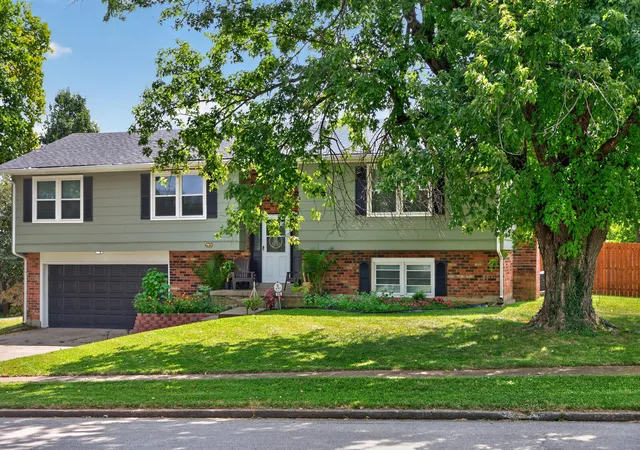 Photo 3 of Single family home for sale at 636 Squires Rd, Lexington, KY 40515 | MLS# 26024005 | Listing updated on 2026-10-13