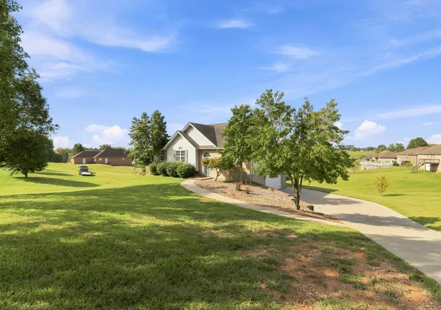 Photo 3 of Single family home for sale at 363 Hidden Loop Dr, Somerset, KY 42503 | MLS# 26024133 | Listing updated on 2026-09-08