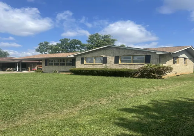 Photo 2 of Single family home for sale at 3030 Clover Ln, Hopkinsville, KY 42240 | MLS# 26023967 | Listing updated on 2026-09-16
