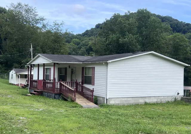 Photo 1 of Single family home for sale at 122 Blue Holw Rd, Frakes, KY 40940 | MLS# 26023955 | Listing updated on 2026-09-01