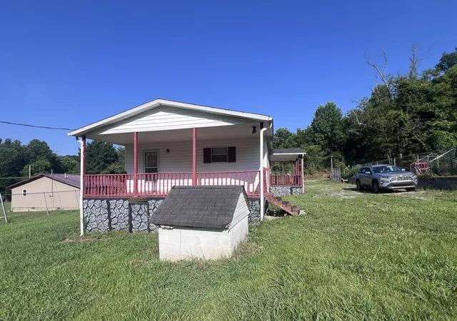 Photo 2 of Single family home for sale at 122 Blue Holw Rd, Frakes, KY 40940 | MLS# 26023955 | Listing updated on 2026-09-01