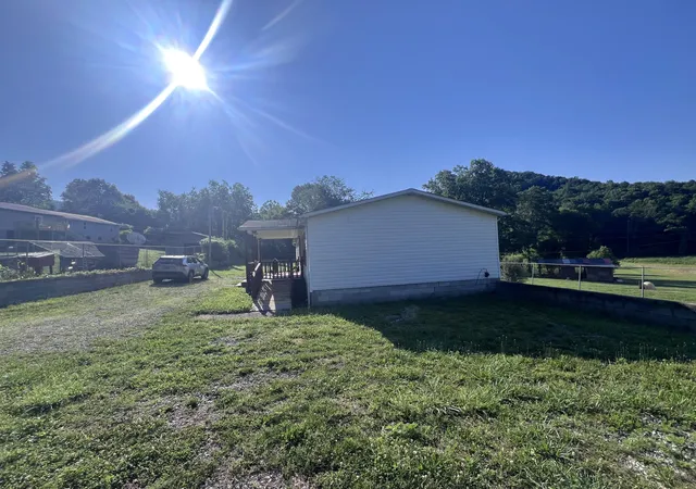 Photo 3 of Single family home for sale at 122 Blue Holw Rd, Frakes, KY 40940 | MLS# 26023955 | Listing updated on 2026-09-01